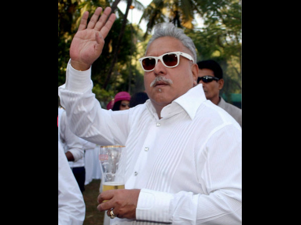 ಆರ್ ಸಿಬಿ 25 (16 ಭಾರತ, 9 ವಿದೇಶಿ)