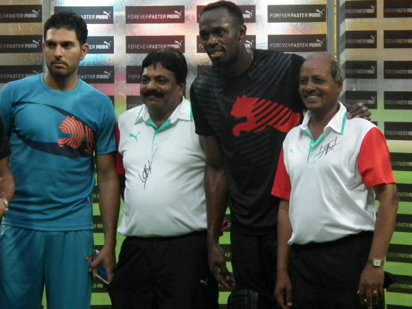 ಅಂಪೈರ್ ಗಳ ಜೊತೆಯಲ್ಲಿ ಚಿತ್ರ