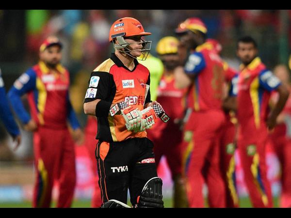 ಚಾಹಲ್ ಗೆ ವಿಕೆಟ್ ಒಪ್ಪಿಸಿದ ವಾರ್ನರ್