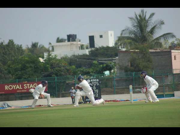 ದೆಹಲಿ ತಂಡಕ್ಕೆ ಫಾಲೋ-ಆನ್
