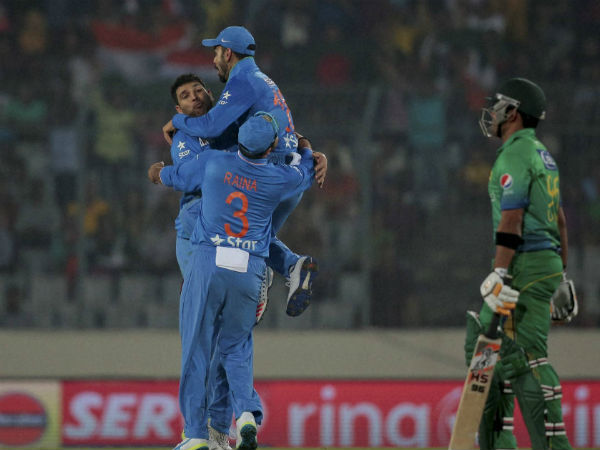 ಪಾಕ್ ಗೆ ಶಾಕ್ ನೀಡಿದ ಟೀಂ ಇಂಡಿಯಾ ಬೌಲರ್ಸ್