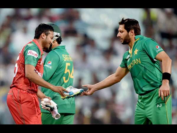 ಬೌಲಿಂಗ್ ನಲ್ಲಿ ಮಿಂಚಿದ ಅಫ್ರಿಧಿ.