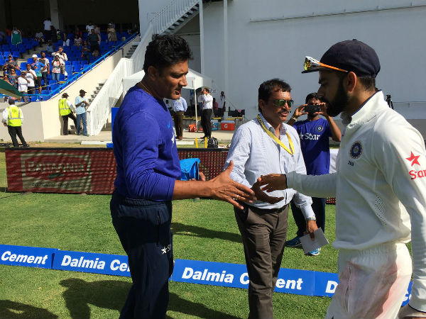 ಕುಂಬ್ಳೆ ಹಾಗೂ ಕೊಹ್ಲಿ ಹಸ್ತಲಾಘವ