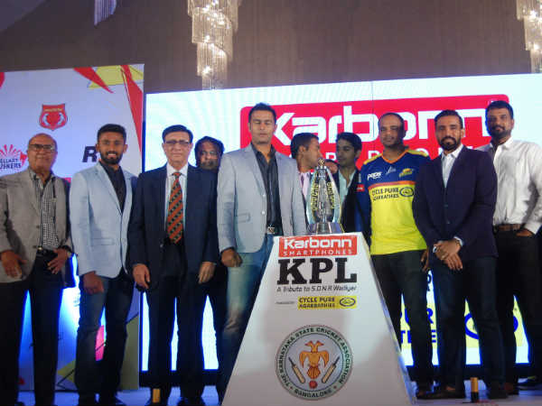 ಬ್ರಜೇಶ್ ಪಟೇಲ್ ಅವರಿಂದ ಟ್ರೋಫಿ ಅನಾವರಣ