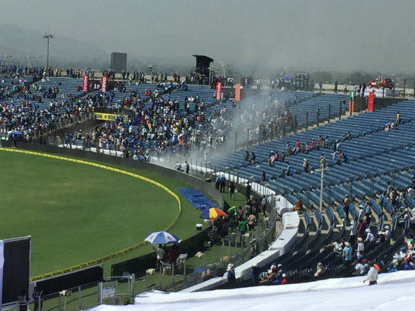 India Vs Australia, 1st Test: Fire at stadium halts play on 2nd day pune India Vs Australia, 1st Test: Fire at stadium halts play on 2nd day pune