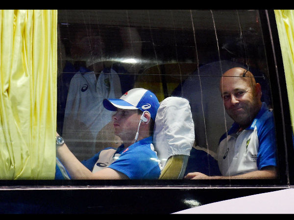 ಸಂಗೀತ ಕೇಳುತ್ತಿರುವ ಸ್ಮಿತ್