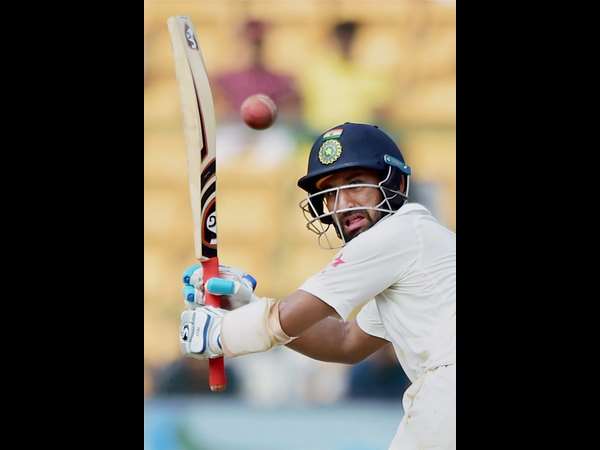 ಚೆಂಡಿನತ್ತ ಪೂಜಾರ ದೃಷ್ಟಿ ಚೆಂಡಿನತ್ತ ಪೂಜಾರ ದೃಷ್ಟಿ