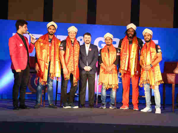 ಹೊಸತೊಂದು ವೇದಿಕೆ