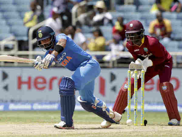 ಇನಿಂಗ್ಸ್ ಆರಂಭಿಸಿದ ಕೊಹ್ಲಿ- ಧವನ್