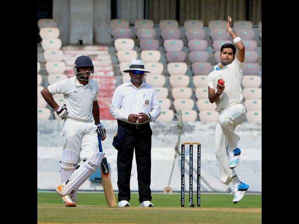 Karnataka fast Bowler Vinay Kumar pick up hat-trick against Mumbai
