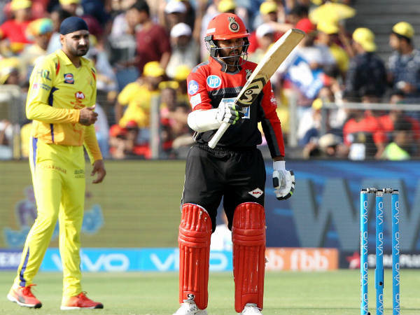 ಆರಂಭ ಮತ್ತು ಕೊನೆಯಲ್ಲಿ ಹೋರಾಟ