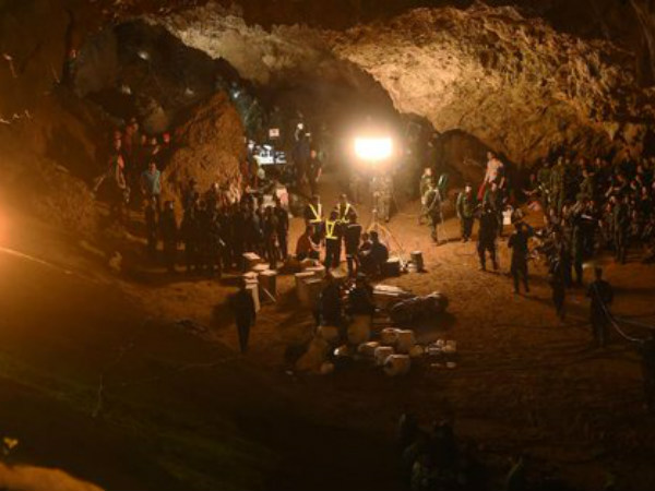 ವಿದೇಶಿ ಮುಳುಗುತಜ್ಞರ ಸಹಾಯ