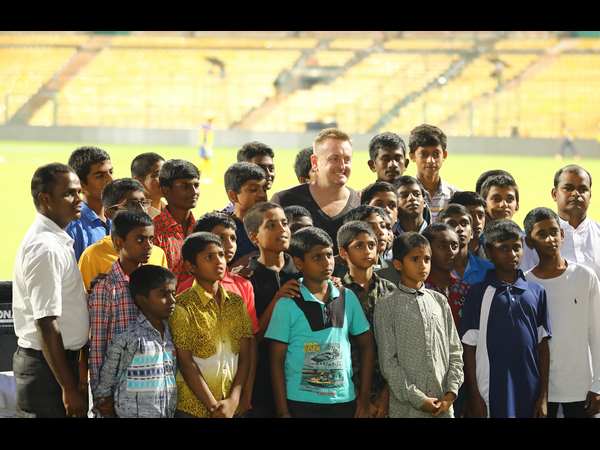 KPL 2018: Bengaluru Blasters skipper, Robin Uthappa meet with Orphanage Children