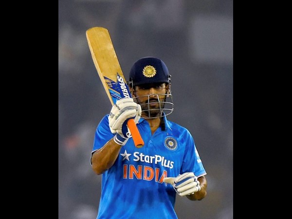 ಕ್ರೀಸ್ ಗೆ ಮೊದಲು ಬಂದಿದ್ದು ಧೋನಿ