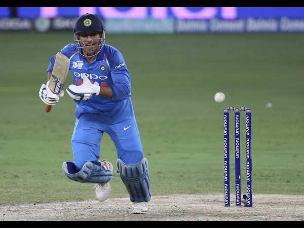 ಬ್ಯಾಟಿಂಗ್‌ನಲ್ಲಿ ಧೋನಿ ಕಳಪೆಯಾಟ