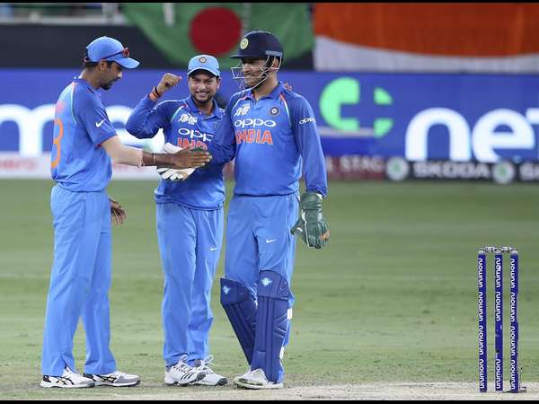 ಧೋನಿ 800 ಔಟ್