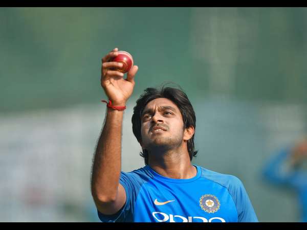 ಮೂವರಿಗೆ ಒಬ್ಬ ಆಟಗಾರ!