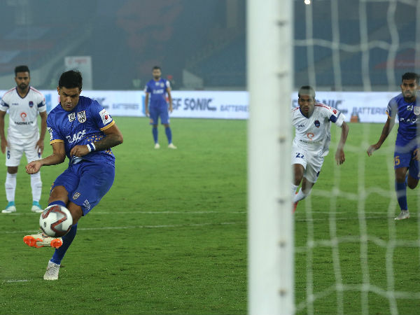 ಆರಂಭದಲ್ಲೇ ಡೆಲ್ಲಿ ಮುನ್ನಡೆ