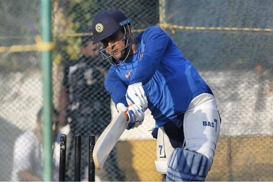 MS Dhoni sends warning to Aussies ahead of first T20I – Watch MS Dhoni sends warning to Aussies ahead of first T20I – Watch