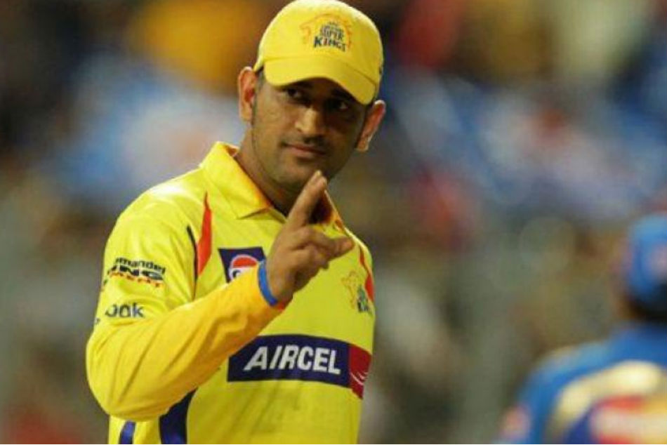 IPL 2019: MS Dhoni wins hearts after this special gesture in Mumbai IPL 2019: MS Dhoni wins hearts after this special gesture in Mumbai