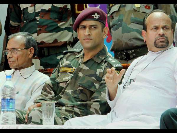 ಭಾರತೀಯ ಸೇನೆಯ ಲೆಫ್ಟಿನೆಂಟ್ ಕರ್ನಲ್ ಧೋನಿ 