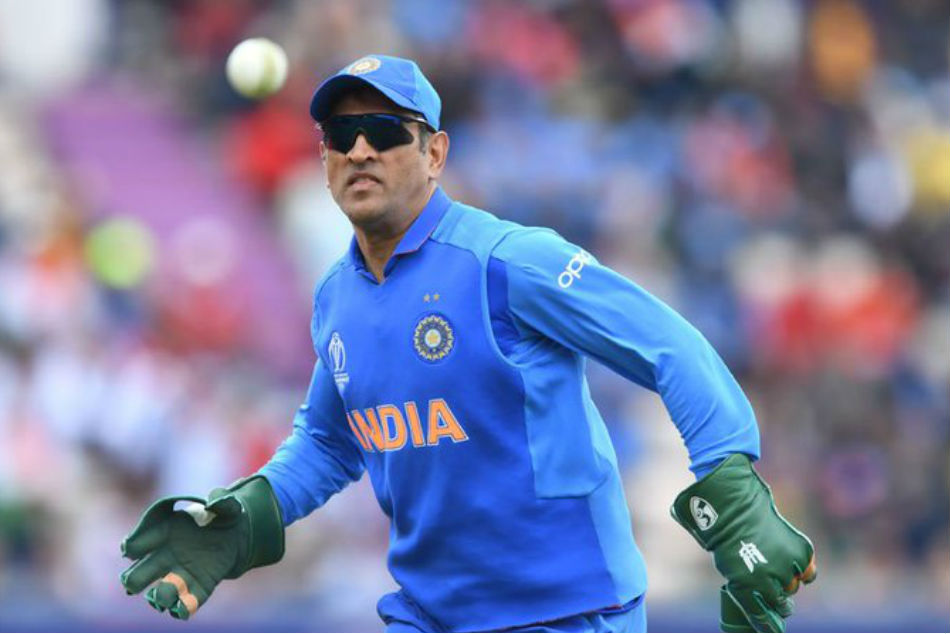 ICC Cricket World Cup: Dhoni sports gloves with Indian Army insignia ICC Cricket World Cup: Dhoni sports gloves with Indian Army insignia