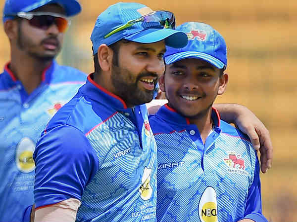 ಪ್ರಥಮ ದರ್ಜೆಯಲ್ಲಿ ನೀಡಿದ ಪ್ರದರ್ಶನ