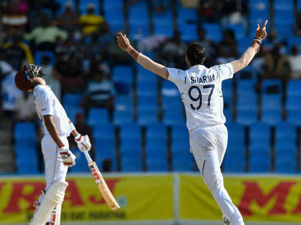 ರೋಚ್, ಇಶಾಂತ್ ಮಿಂಚು ರೋಚ್, ಇಶಾಂತ್ ಮಿಂಚು