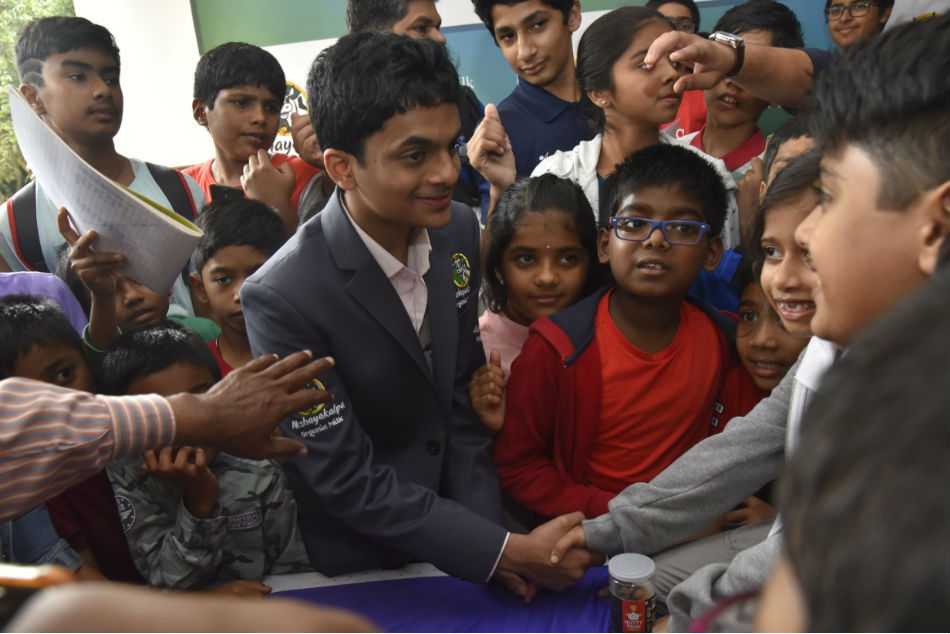 Nihal Sarin teached chess lessons to children in Bangalore