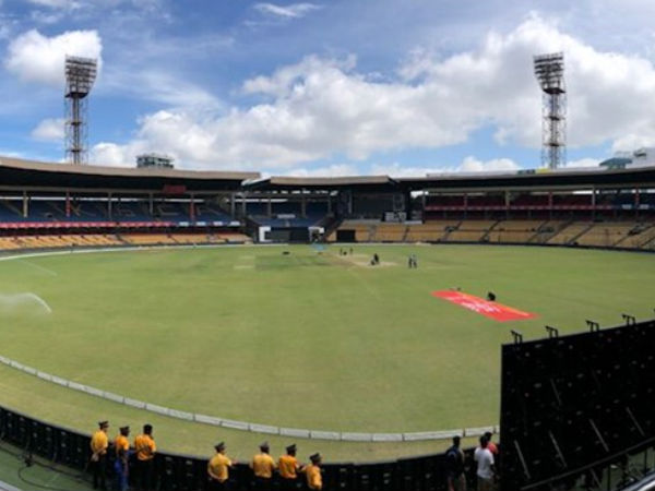 4. ಚಿನ್ನಸ್ವಾಮಿ ಸ್ಟೇಡಿಯಂ, ಬೆಂಗಳೂರು