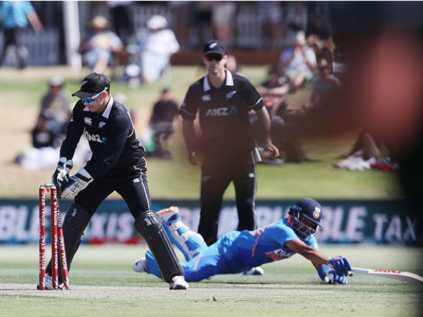 ಎರಡನೇ ರನ್‌ಗೆ ಓಡಿ ಔಟ್: