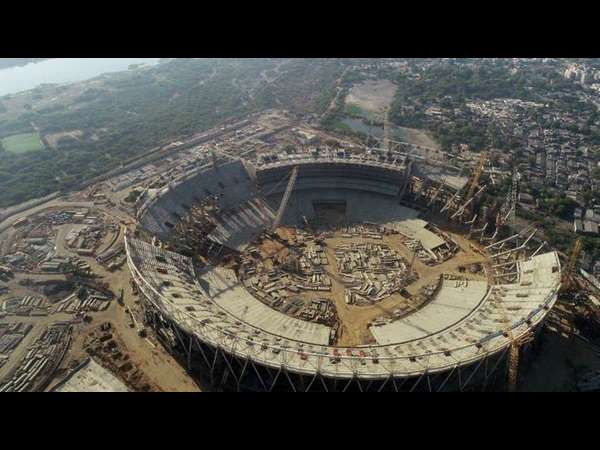 ಪೋಟಸ್ ಸ್ವಾಗತಕ್ಕಾಗಿ ಇಡೀ ಸ್ಟೇಡಿಯಂ ಸಿಂಗಾರ ಪೋಟಸ್ ಸ್ವಾಗತಕ್ಕಾಗಿ ಇಡೀ ಸ್ಟೇಡಿಯಂ ಸಿಂಗಾರ