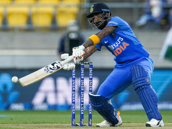 5ನೇ ಕ್ರಮಾಂಕದಲ್ಲಿ ಆಡಿ ಶತಕ ಗಳಿಕೆ 