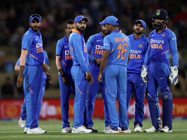 ಇಬ್ಬರ ಮೇಲಿಟ್ಟಿದೆ ಮಂಡಳಿ ಕಣ್ಣು ಇಬ್ಬರ ಮೇಲಿಟ್ಟಿದೆ ಮಂಡಳಿ ಕಣ್ಣು