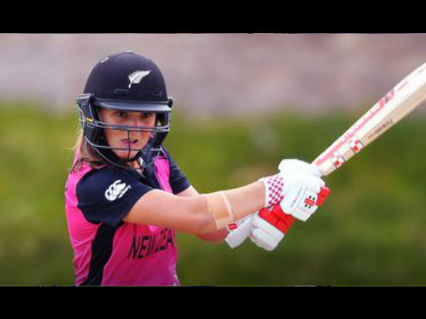 ಕೆರ್ ಮೊದಲ ಸಾಧಕಿ