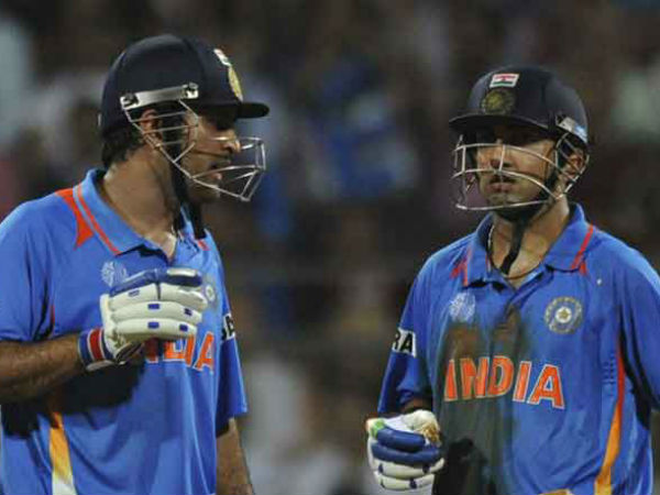 ಕೊಹ್ಲಿ ಔಟಾಗುತ್ತಿದ್ದಂತೆ ಧೋನಿ ಕಣಕ್ಕೆ 