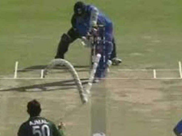 ಅಜ್ಮಲ್ ಎಸೆತಕ್ಕೆ ಎಲ್‌ಬಿಡಬ್ಲ್ಯೂ