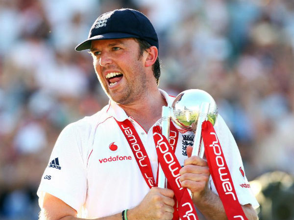 ಕಾಮೆಂಟೇಟರ್ ಆಗಿರುವ ಸ್ವಾನ್