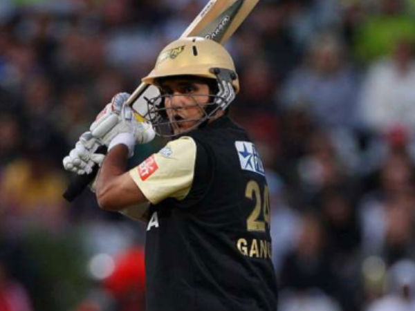 ಬೌಲಿಂಗ್ ಅಭ್ಯಾಸದಲ್ಲಿ ಖಾನ್