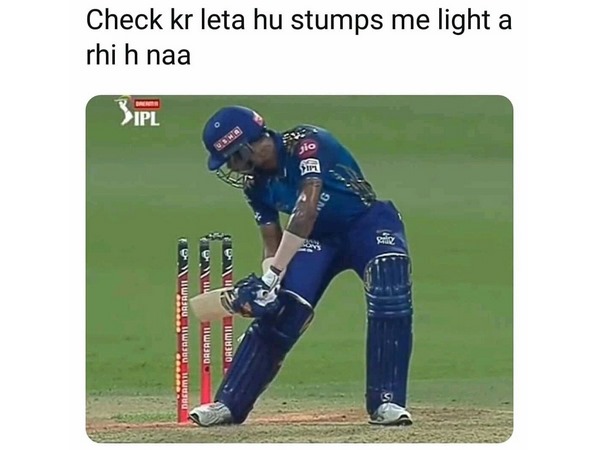 ಸ್ಟಂಪ್ ನಲ್ಲಿ ಲೈಟ್ ಬರುತ್ತೋ ಇಲ್ಲವೋ ಎಂದು ಪಾಂಡ್ಯ ಪರೀಕ್ಷಿಸುತ್ತಿದ್ದಾರೆ 