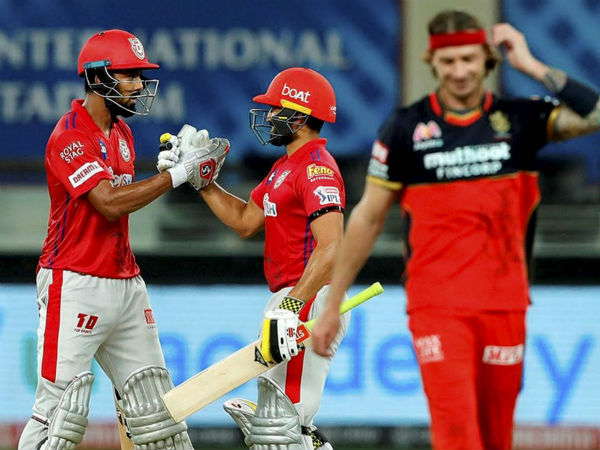 ಮೊದಲ ಮುಖಾಮುಖಿ