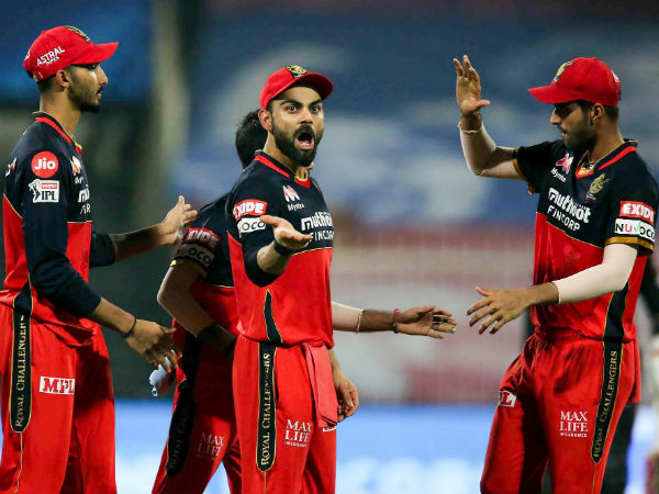 ಅಗ್ಗಕ್ಕೆ ವಿಕೆಟ್ ಒಪ್ಪಿಸಿದ ವಾರ್ನರ್