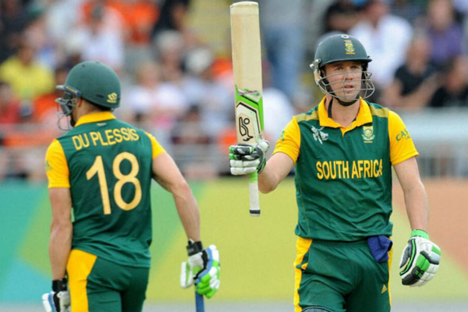 2004ರಲ್ಲಿ ಅಂತರಾಷ್ಟ್ರೀಯ ಕ್ರಿಕೆಟ್‌ಗೆ ಪದಾರ್ಪಣೆ