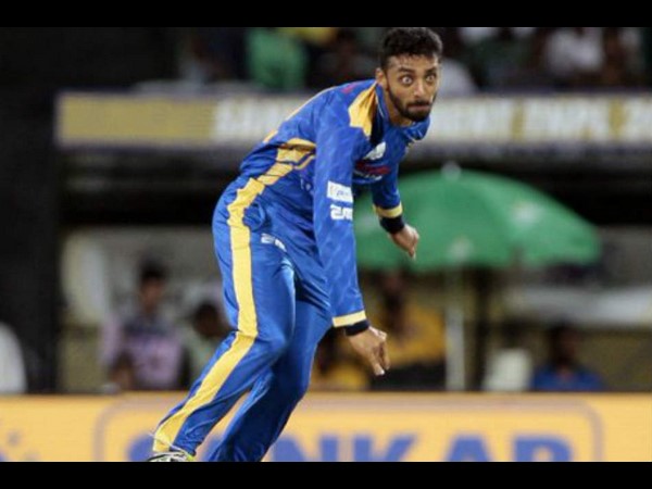 ಟೆನಿಸ್ ಬಾಲ್ ಕ್ರಿಕೆಟ್ ನಿಂದ ವೈಟ್ ಬಾಲ್ ಕ್ರಿಕೆಟ್ ತನಕ 