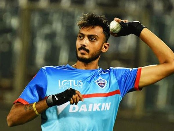 ಪ್ರಮುಖ ಸ್ಪಿನ್ನರ್ ಬ್ಯಾಟ್ಸ್ ಮನ್ ಅಕ್ಷರ್ ಪಟೇಲ್ 