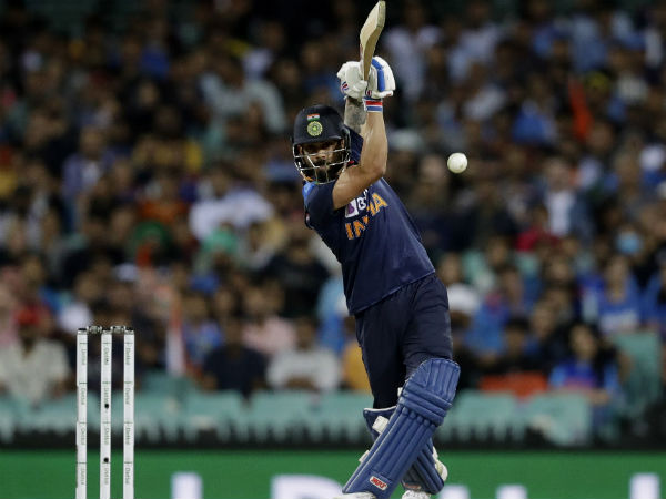 ಆಸಿಸ್ ವಿರುದ್ಧ ಅಬ್ಬರಿಸುವ ಕೊಹ್ಲಿ ಆಸಿಸ್ ವಿರುದ್ಧ ಅಬ್ಬರಿಸುವ ಕೊಹ್ಲಿ