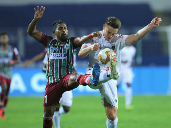 ನಾರ್ಥ್‌ಈಸ್ಟ್ ಯುನೈಟೆಡ್ ಆಕ್ರಮಣಕಾರಿ ಆಟ