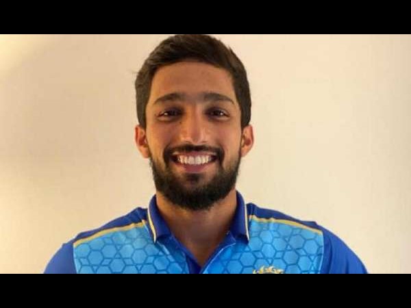 4. ಮೊಹಮ್ಮದ್ ಅಜರುದ್ದೀನ್ (ಮೂಲ ಬೆಲೆ 20 ಲಕ್ಷ ರು)' 