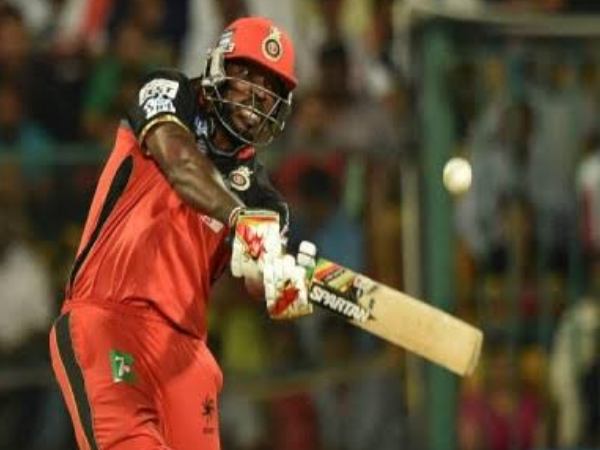 4. ವಿರಾಟ್ - ಎಬಿ ಡಿ ವಿಲಿಯರ್ಸ್ 229 ರನ್ ಜೊತೆಯಾಟ : 