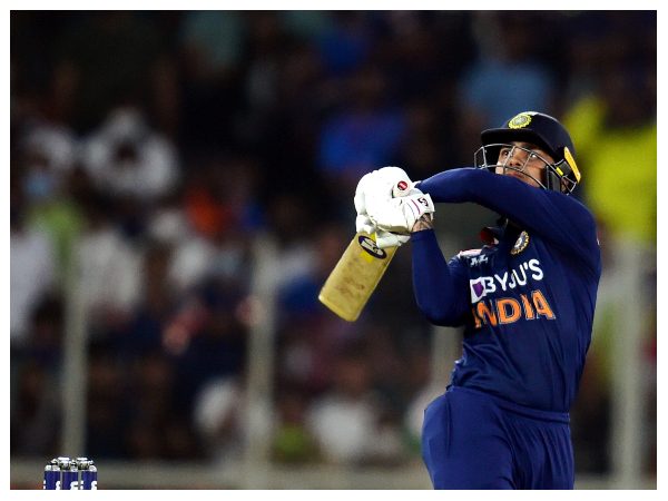 ನರ್ವಸ್ ಆದೆ